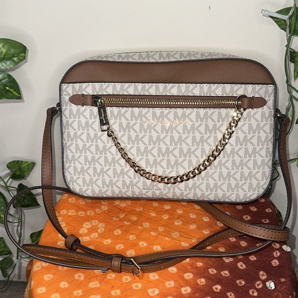 Michael Kors Jet Set Logo Crossbody Bag Vanilla NWOT - Picture 2 of 16